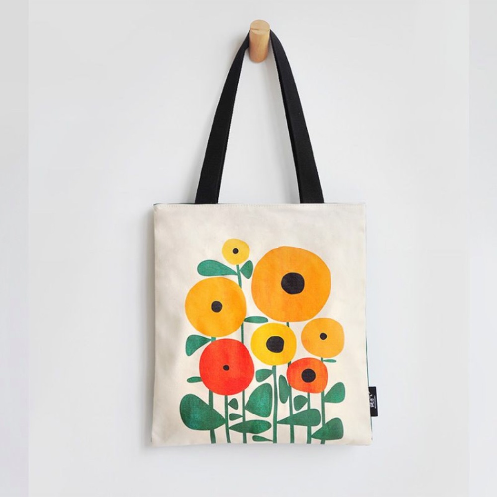 NWT Poppy Canvas Tote with Zipper Closure
